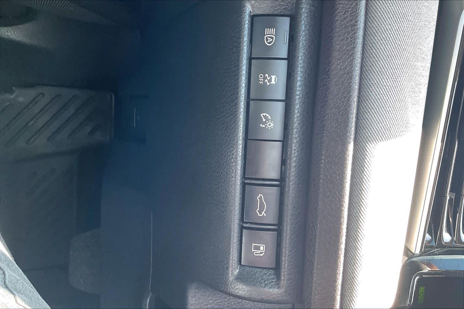 Used 2025 Toyota Camry LE w/ Convenience Package FWD image 32