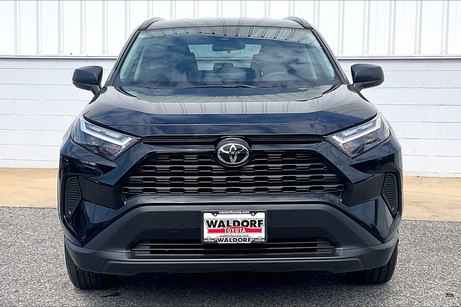 Used 2025 Toyota RAV4 LE AWD/4WD image 3