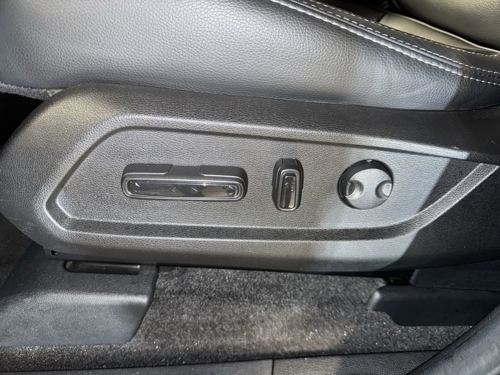 Certified 2023 Honda Pilot Touring image 18