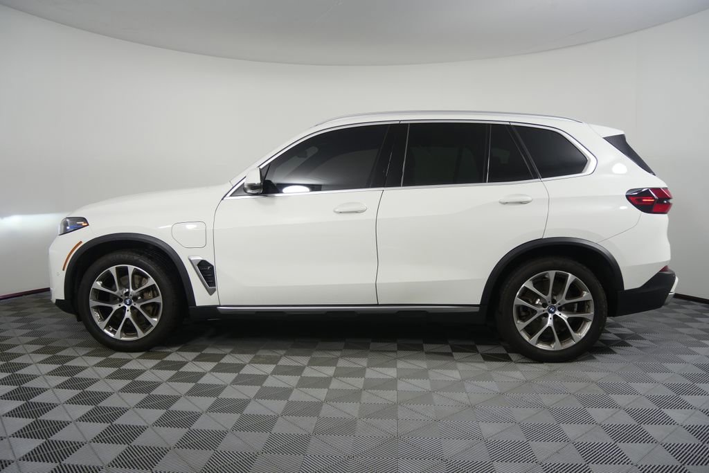 Certified 2024 BMW X5 xDrive50e w/ Premium Package AWD/4WD image 6