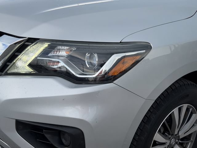 Used 2019 Nissan Pathfinder S AWD/4WD image 12