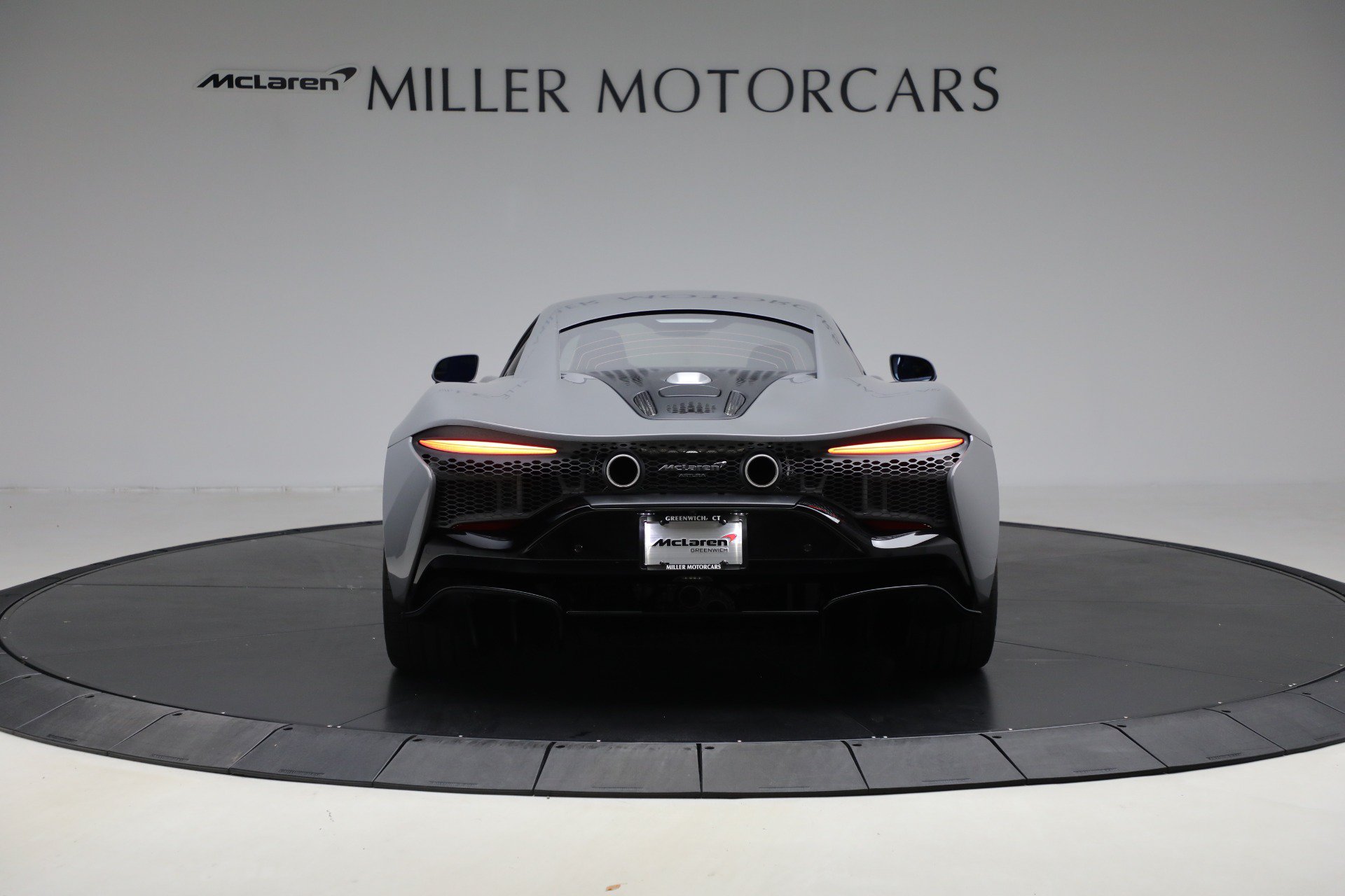 Used 2023 McLaren Artura RWD image 6