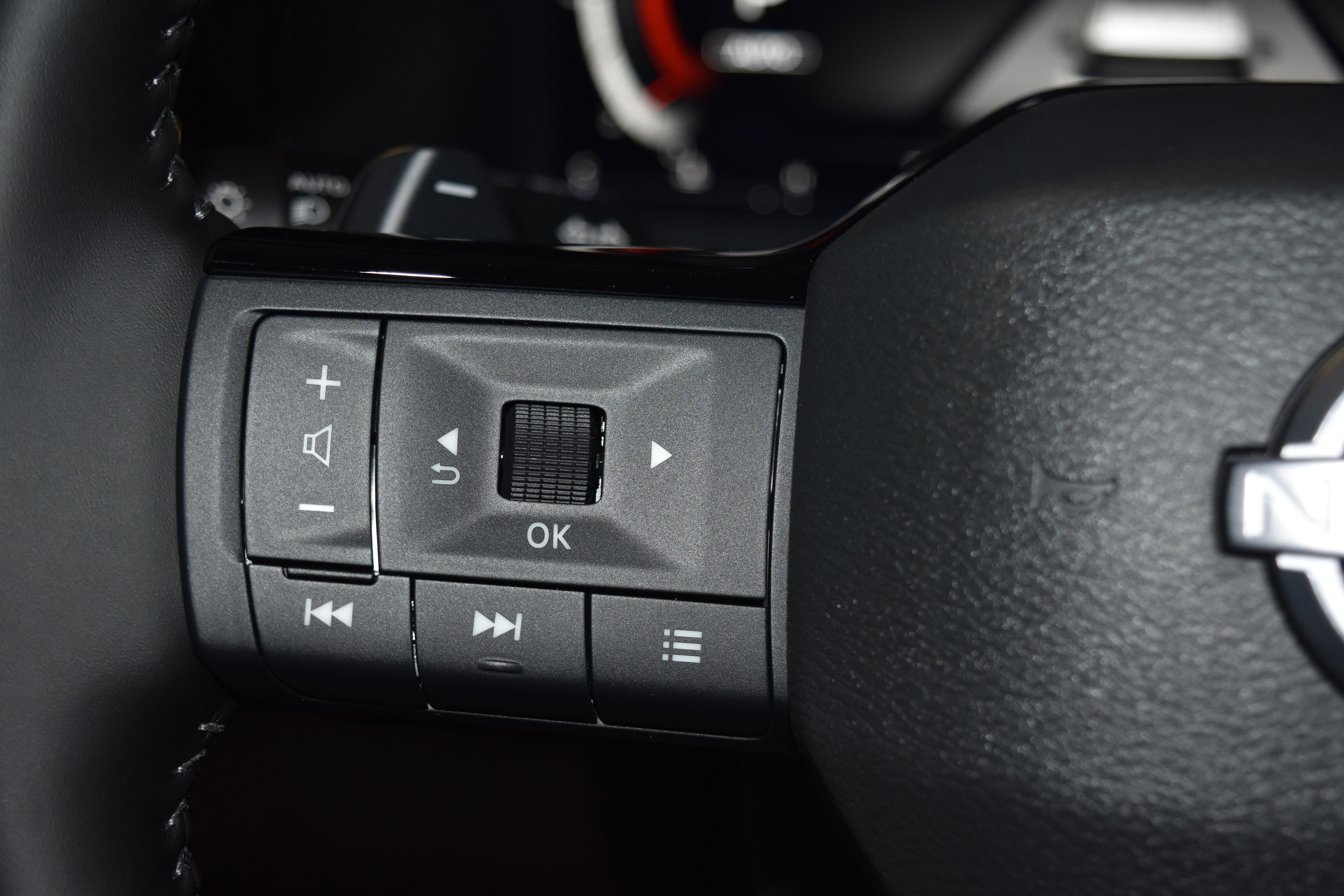 New 2026 Nissan Pathfinder SL w/ Cargo Package image 5