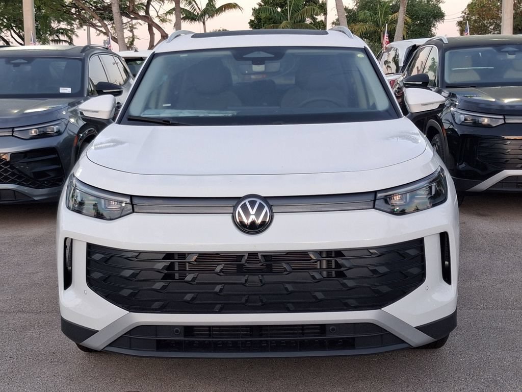 New 2026 Volkswagen Tiguan SE FWD image 2