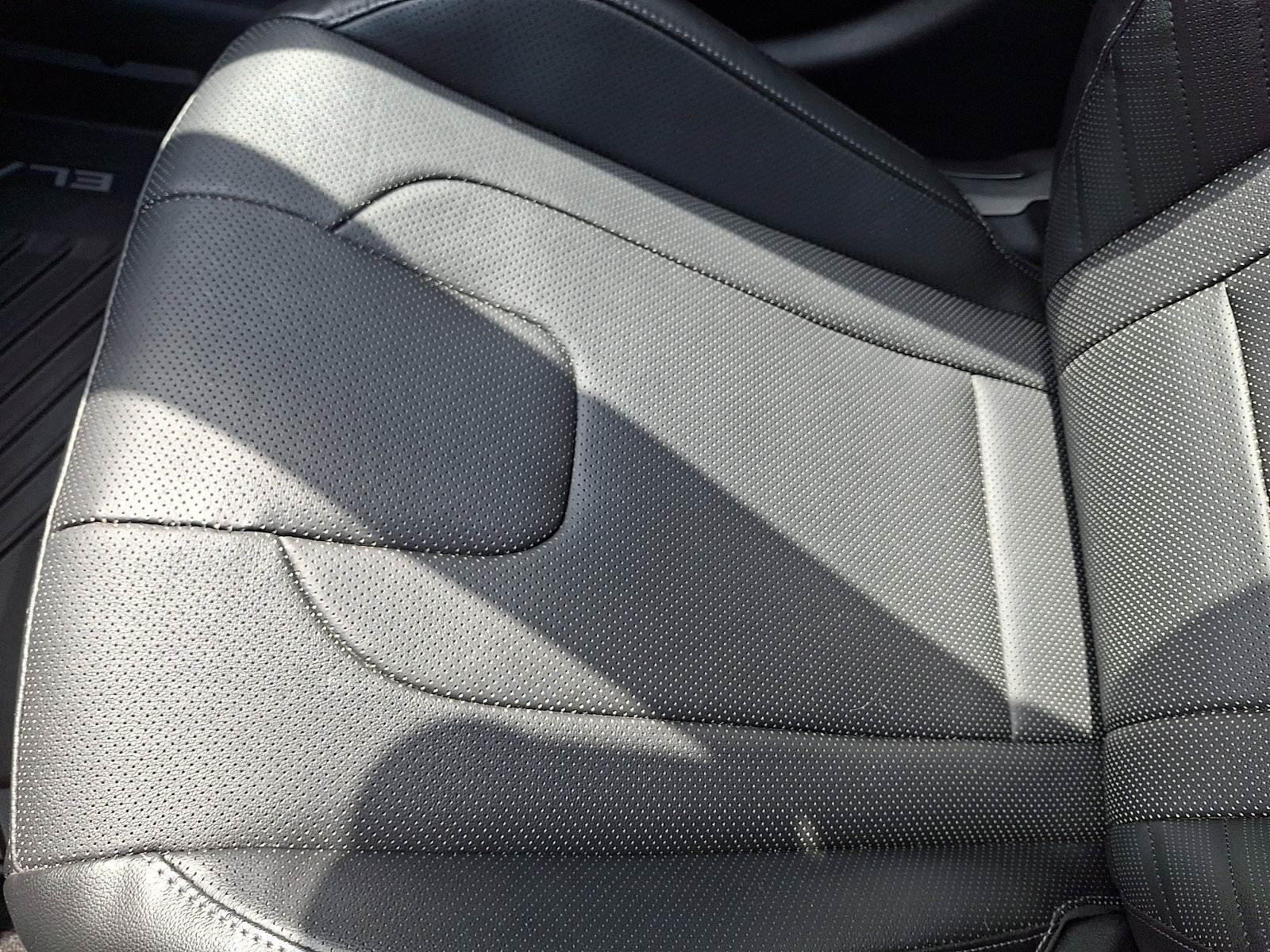 Certified 2022 Hyundai Elantra Limited w/ Winter Weather Package image 26