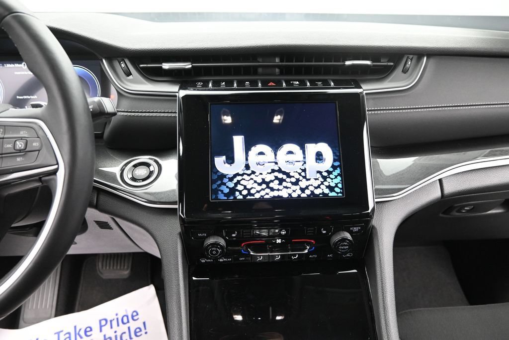 Used 2022 Jeep Grand Cherokee Laredo w/ Luxury Tech Group I AWD/4WD image 21