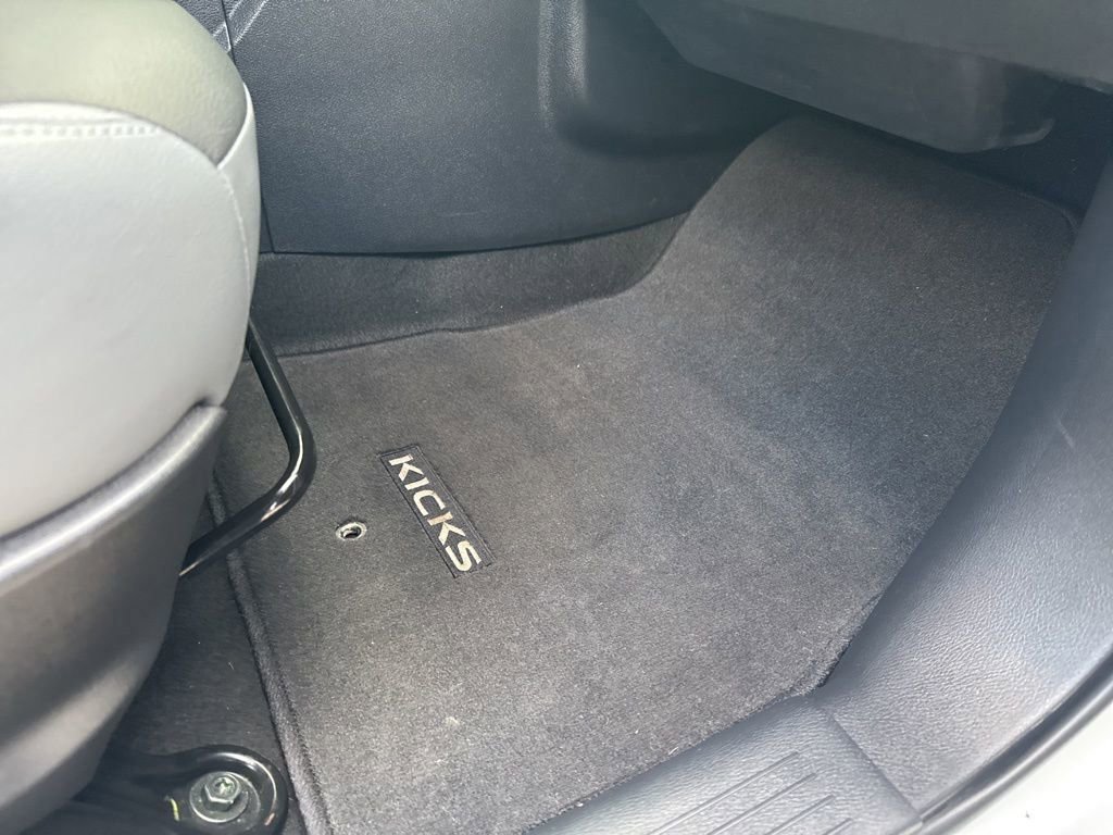 Used 2022 Nissan Kicks SR w/ Premium Package image 47
