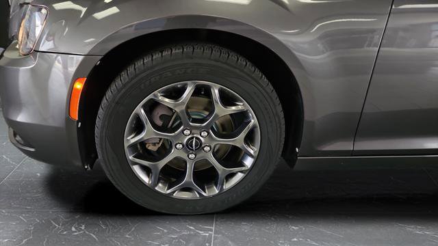Used 2017 Chrysler 300 S AWD/4WD image 34