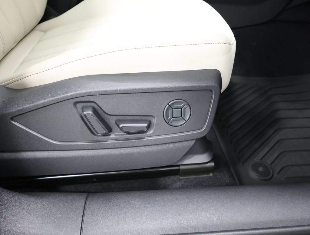 Used 2025 Audi Q5 Premium Plus w/ Premium Plus AWD/4WD image 22