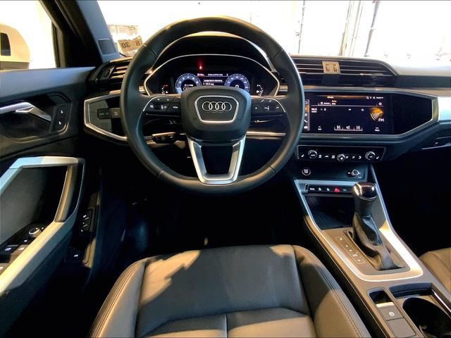 Used 2025 Audi Q3 2.0T Premium w/ Convenience Package AWD/4WD image 11