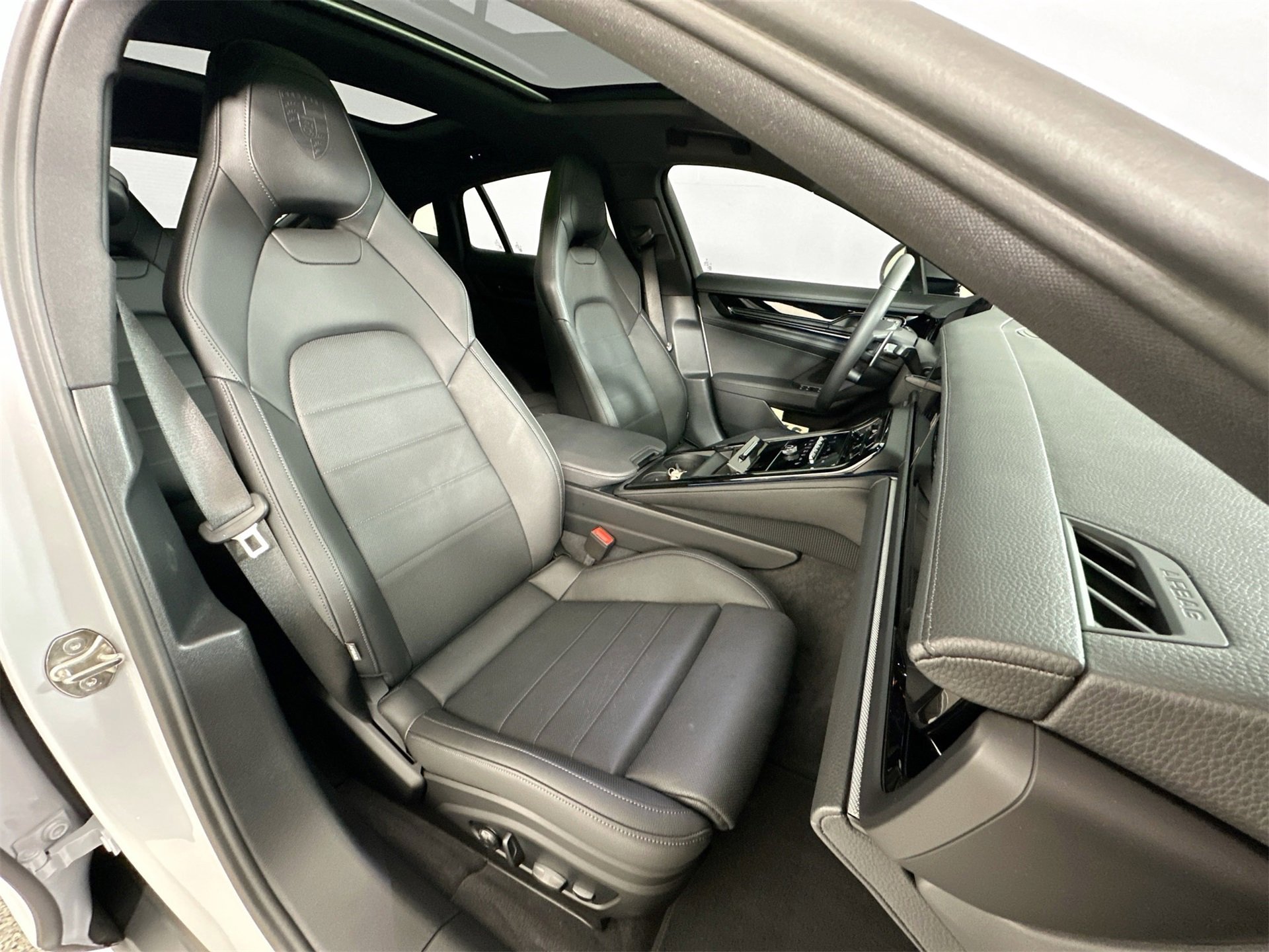 Certified 2025 Porsche Panamera image 27