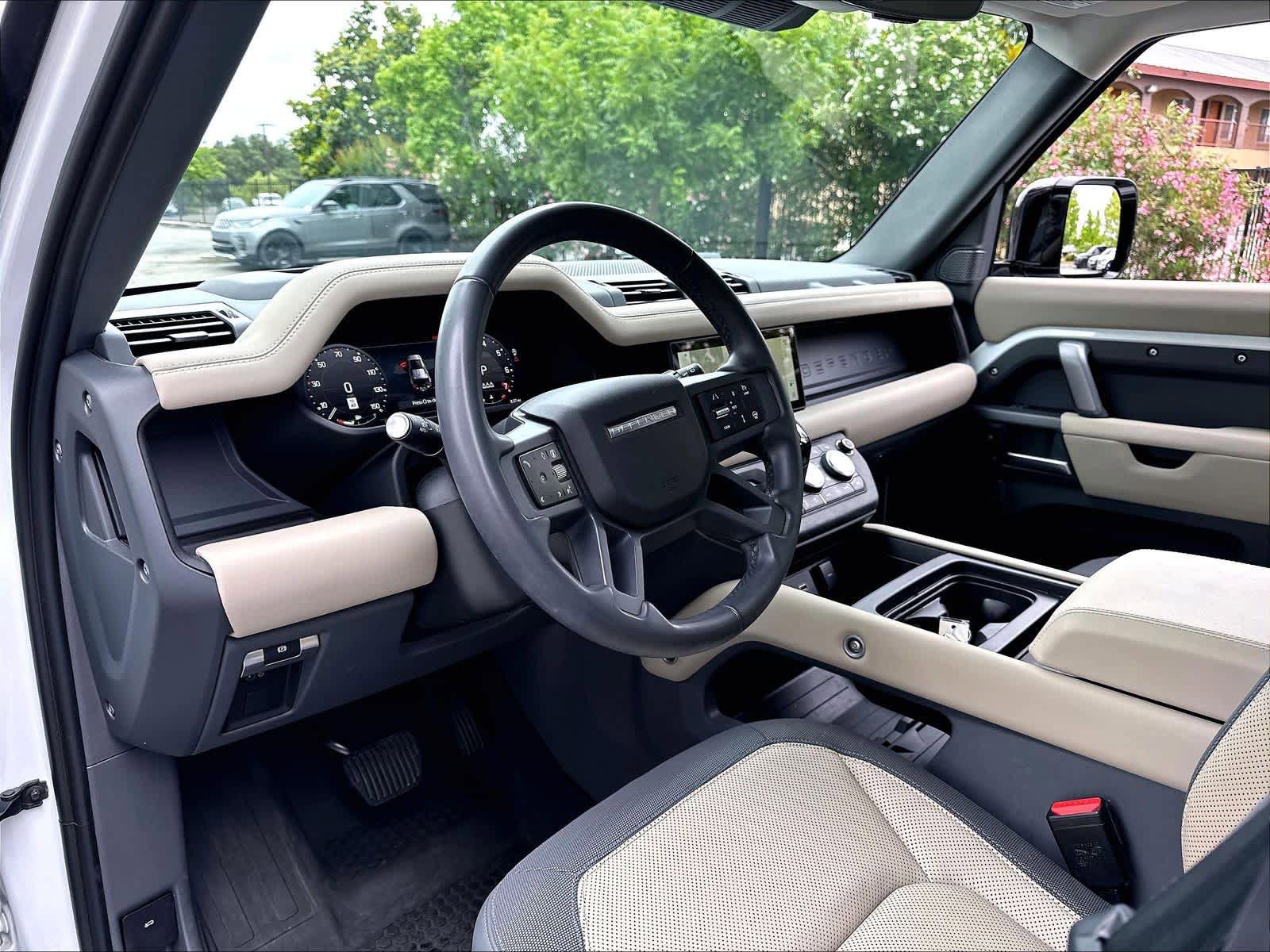 Used 2024 Land Rover Defender 110 X-Dynamic SE AWD/4WD image 10