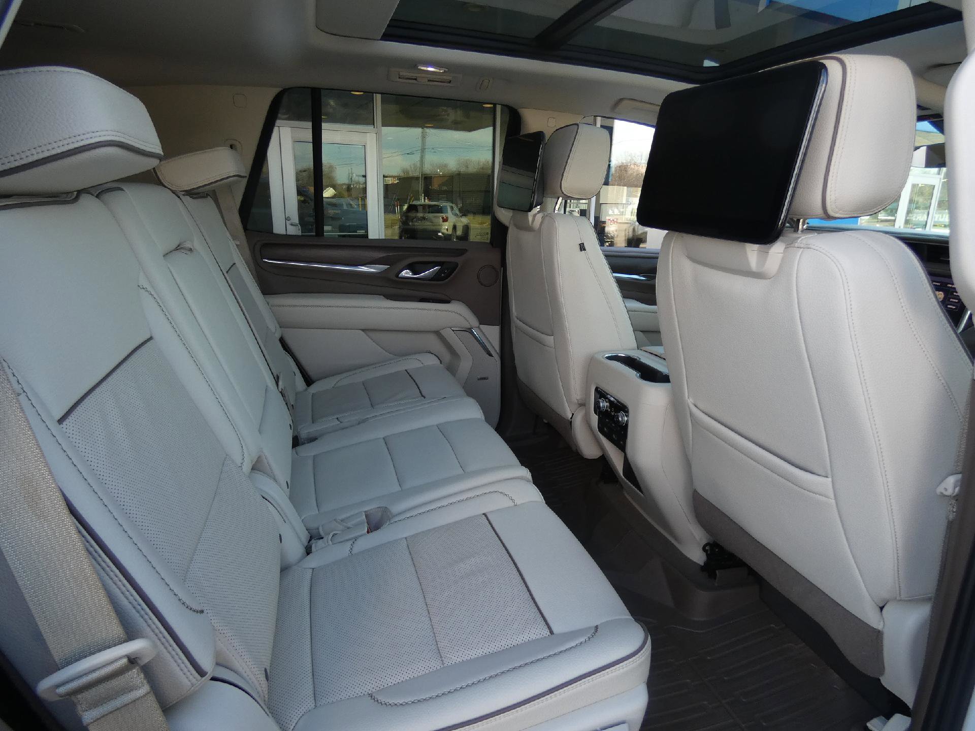 Used 2021 GMC Yukon Denali w/ Denali Ultimate Package image 18