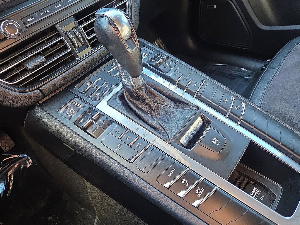 Used 2020 Porsche Macan image 42