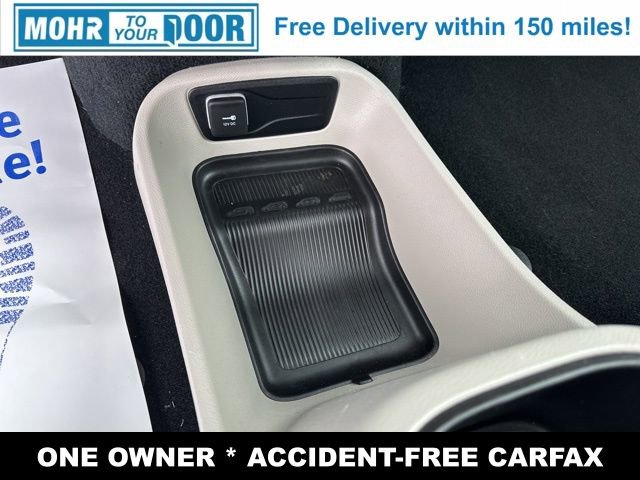 Used 2024 Chrysler Pacifica Touring-L image 18