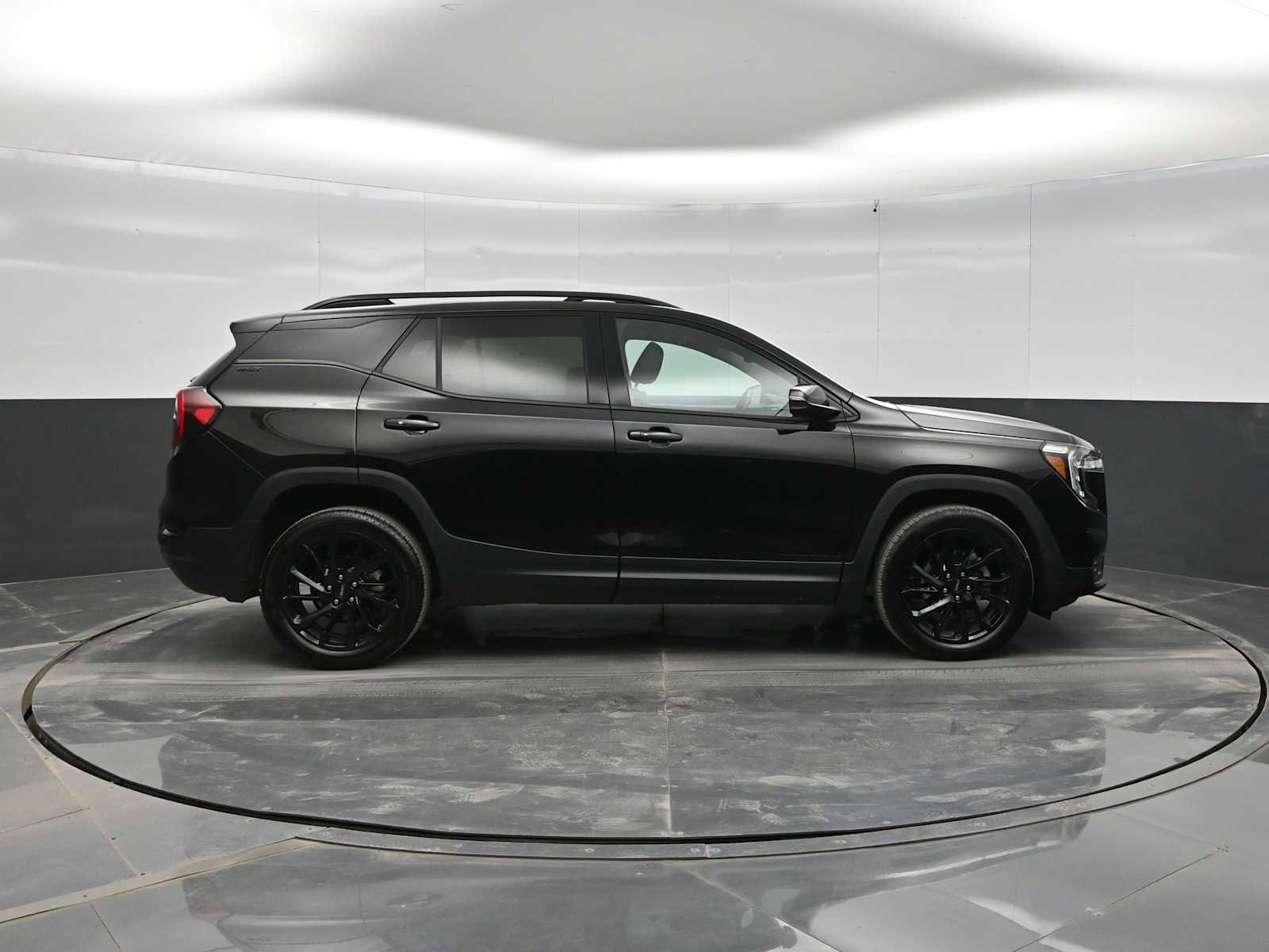 Used 2024 GMC Terrain SLT w/ Tech Package AWD/4WD image 9