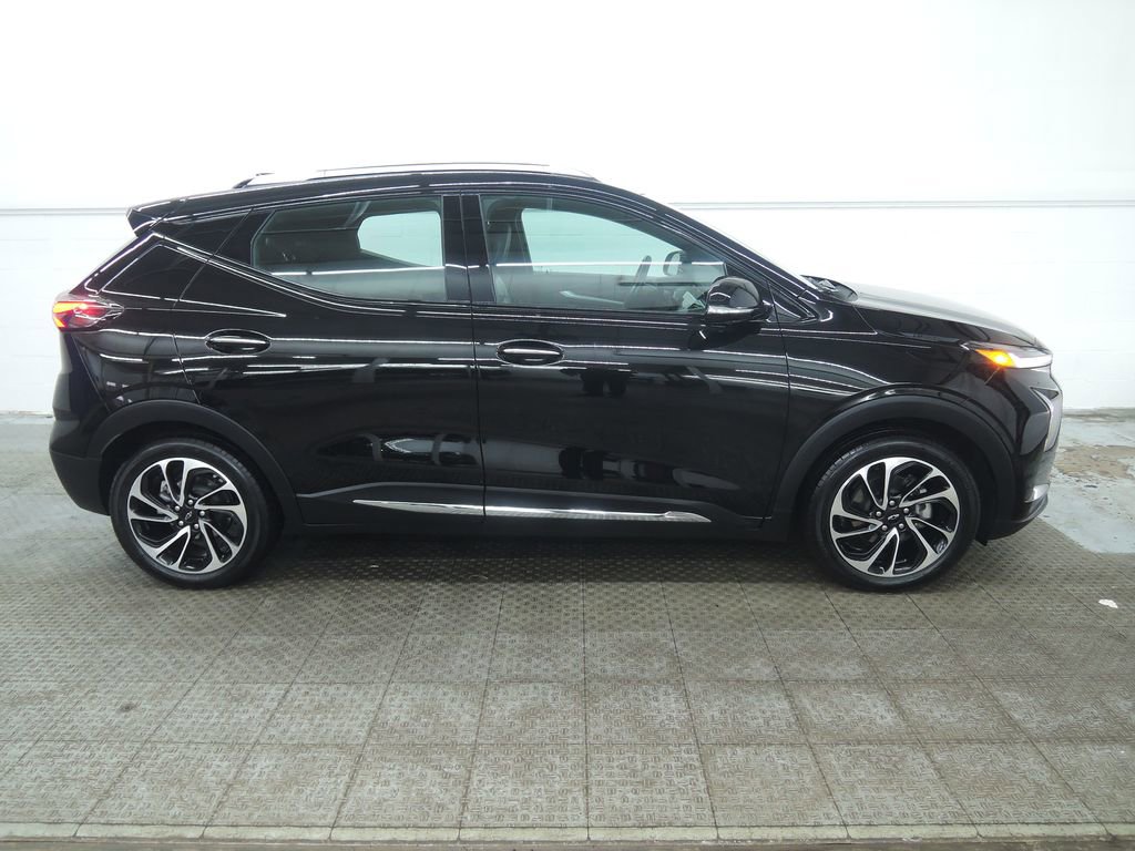 Used 2023 Chevrolet Bolt EUV Premier image 2