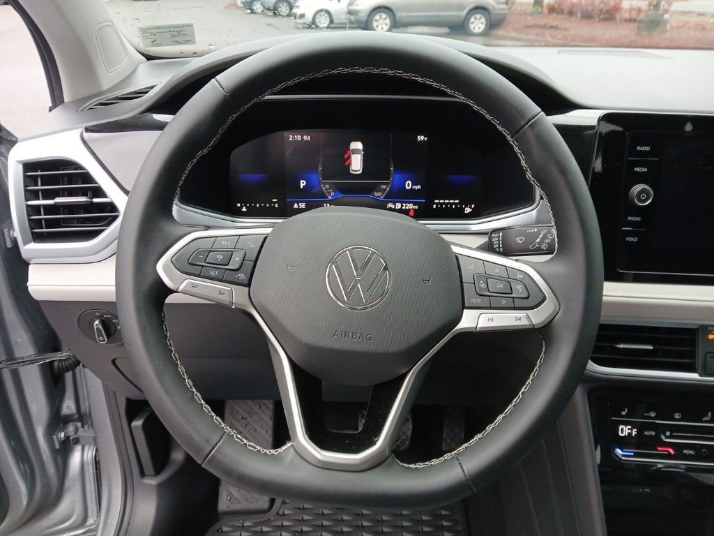 New 2025 Volkswagen Taos SE image 14