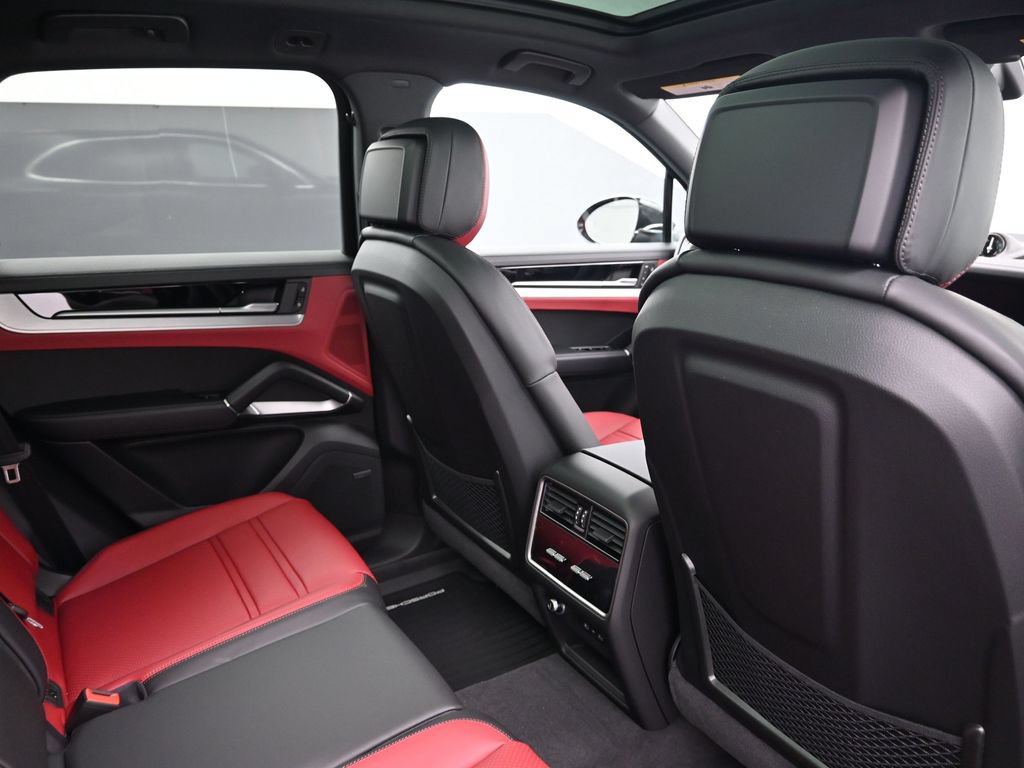 New 2026 Porsche Cayenne E-Hybrid AWD/4WD image 7