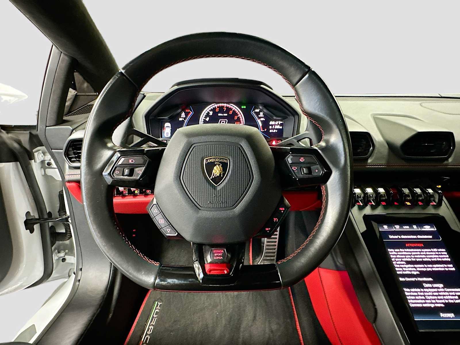 Used 2022 Lamborghini Huracan EVO RWD image 11