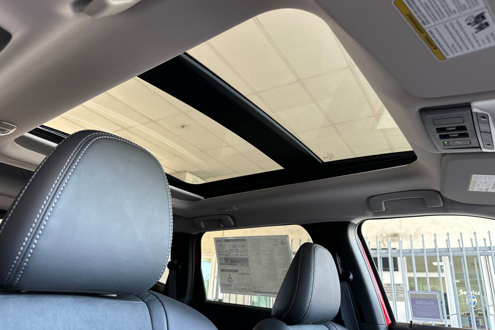 New 2025 Mitsubishi Outlander SE image 16