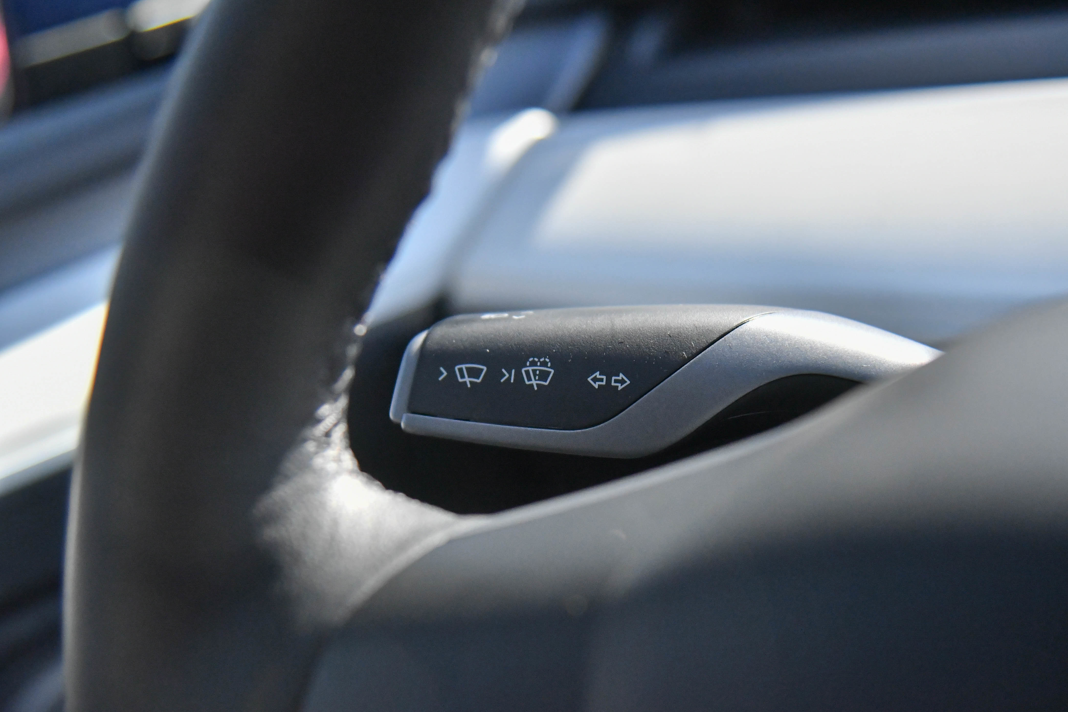 Used 2023 Tesla Model Y Long Range AWD/4WD image 30