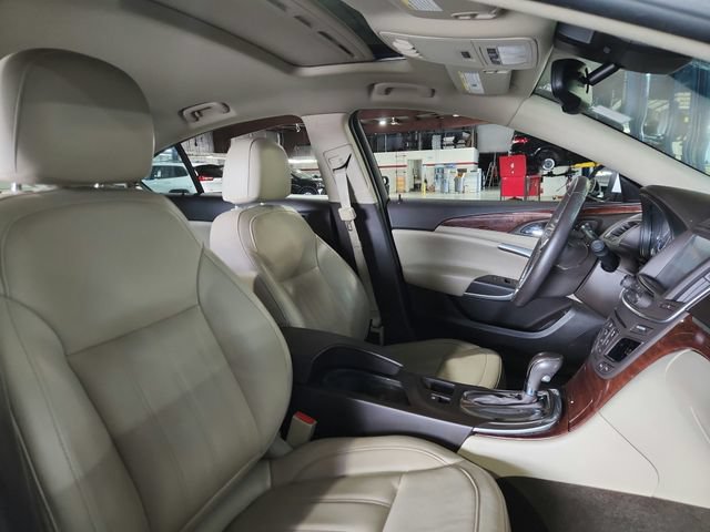 Used 2017 Buick Regal Premium w/ Driver Confidence Package #1 FWD image 25