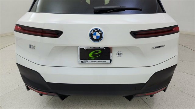 Used 2022 BMW iX xDrive50 w/ Premium Package image 11
