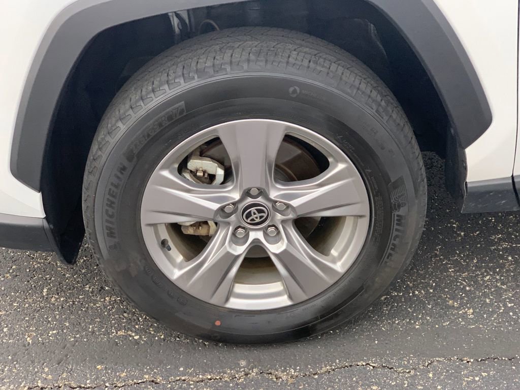 Used 2025 Toyota RAV4 XLE image 32