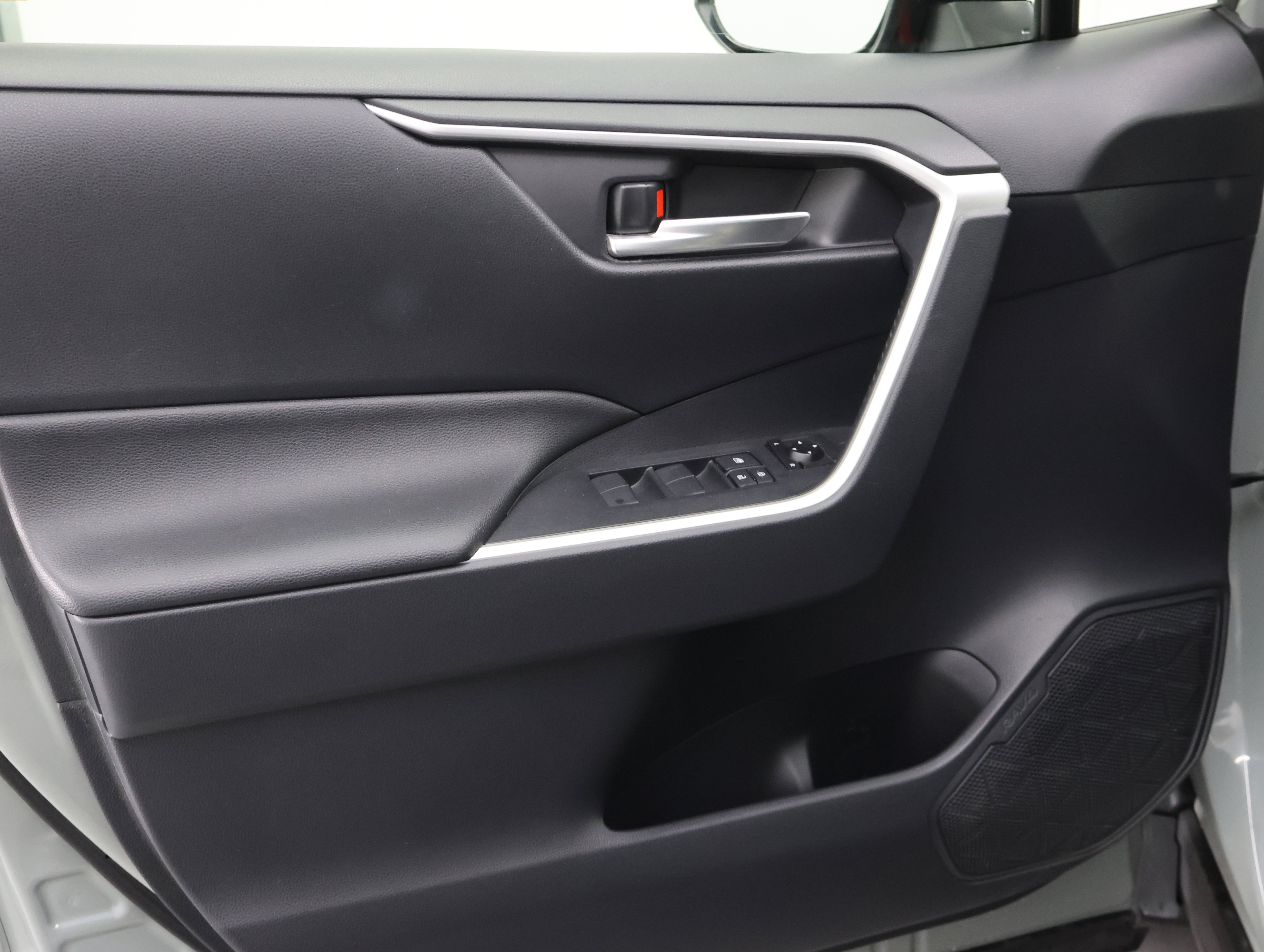 Used 2019 Toyota RAV4 XLE w/ Convenience Package image 40