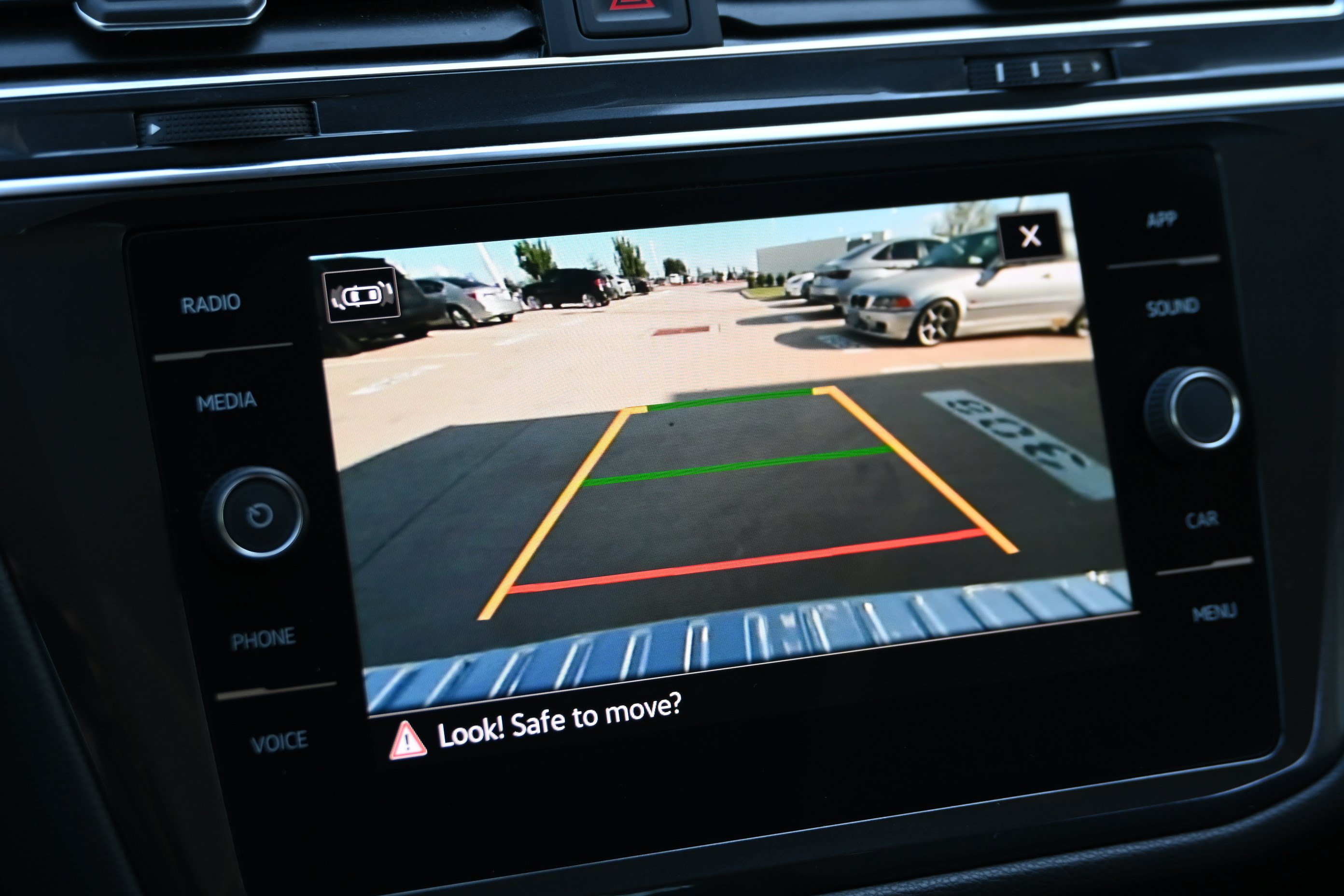 Used 2023 Volkswagen Tiguan SE w/ Panoramic Sunroof Package FWD image 20