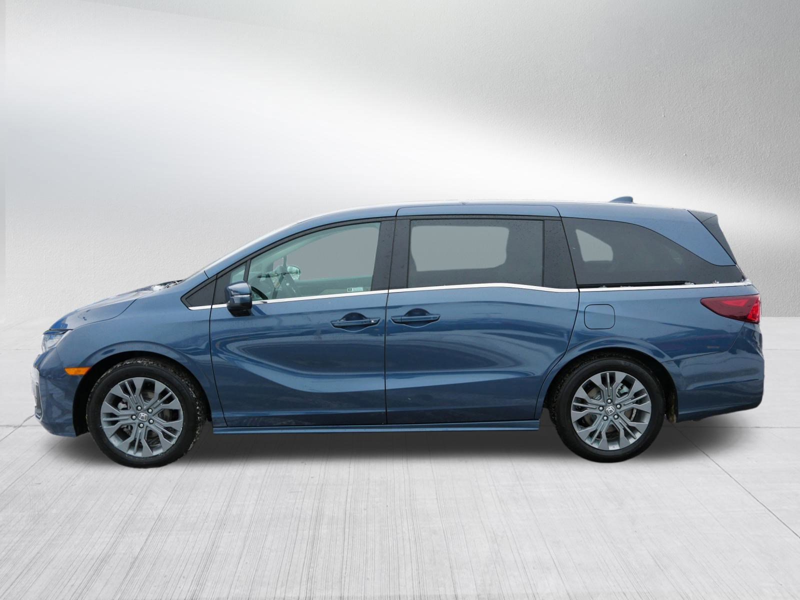 Certified 2026 Honda Odyssey Touring image 4