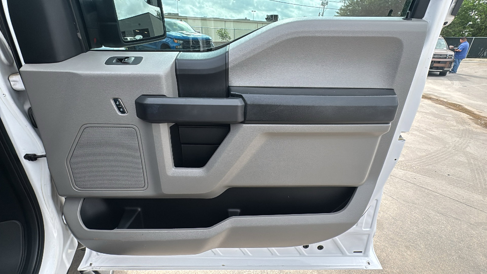 Used 2017 Ford F150 XL w/ Equipment Group 101A Mid AWD/4WD image 28