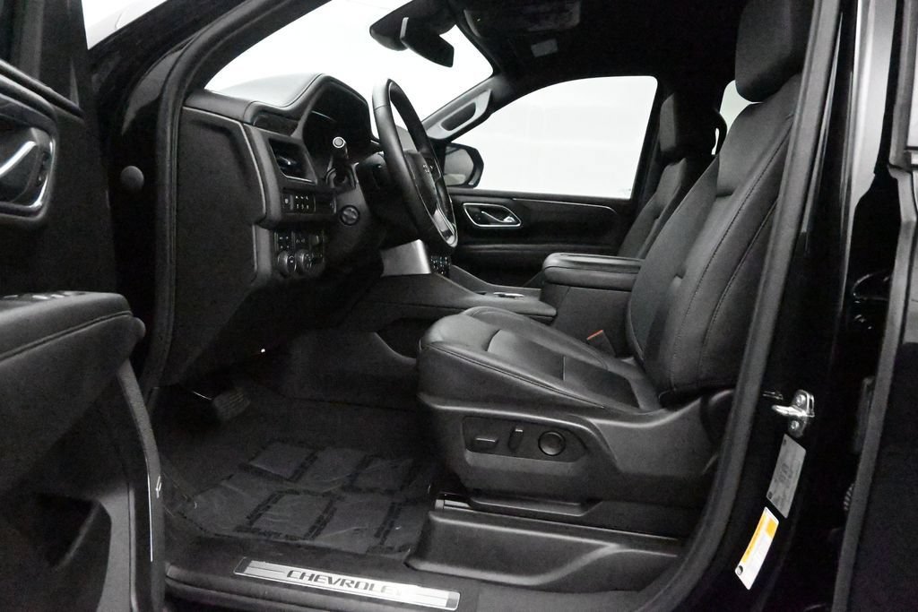 Used 2023 Chevrolet Suburban Z71 w/ Luxury Package AWD/4WD image 12