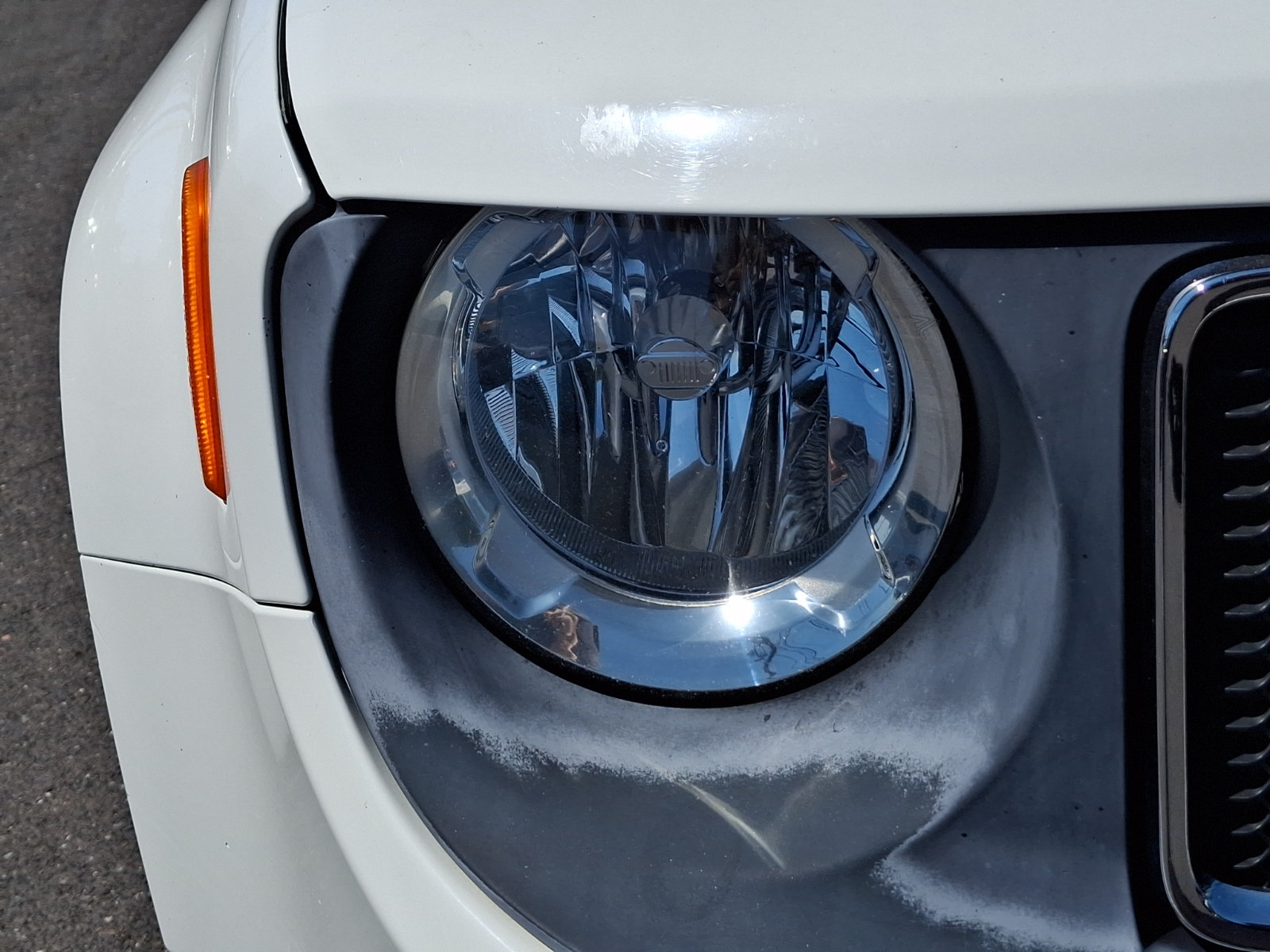 Used 2015 Jeep Renegade Latitude AWD/4WD image 9
