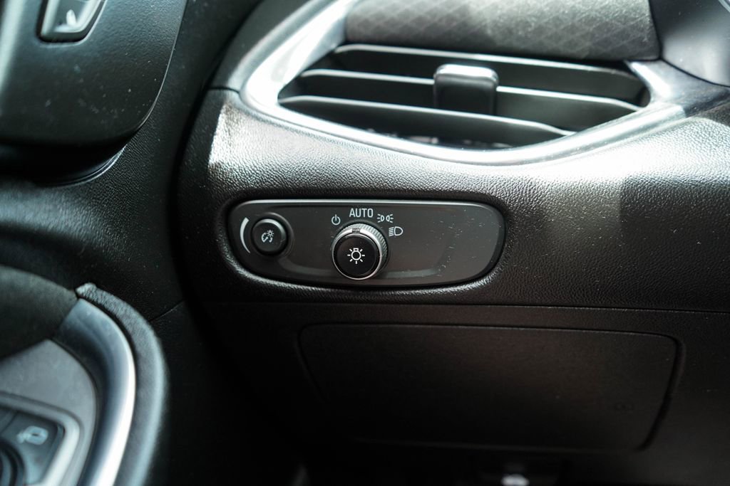 Used 2021 Chevrolet Malibu LT FWD image 26