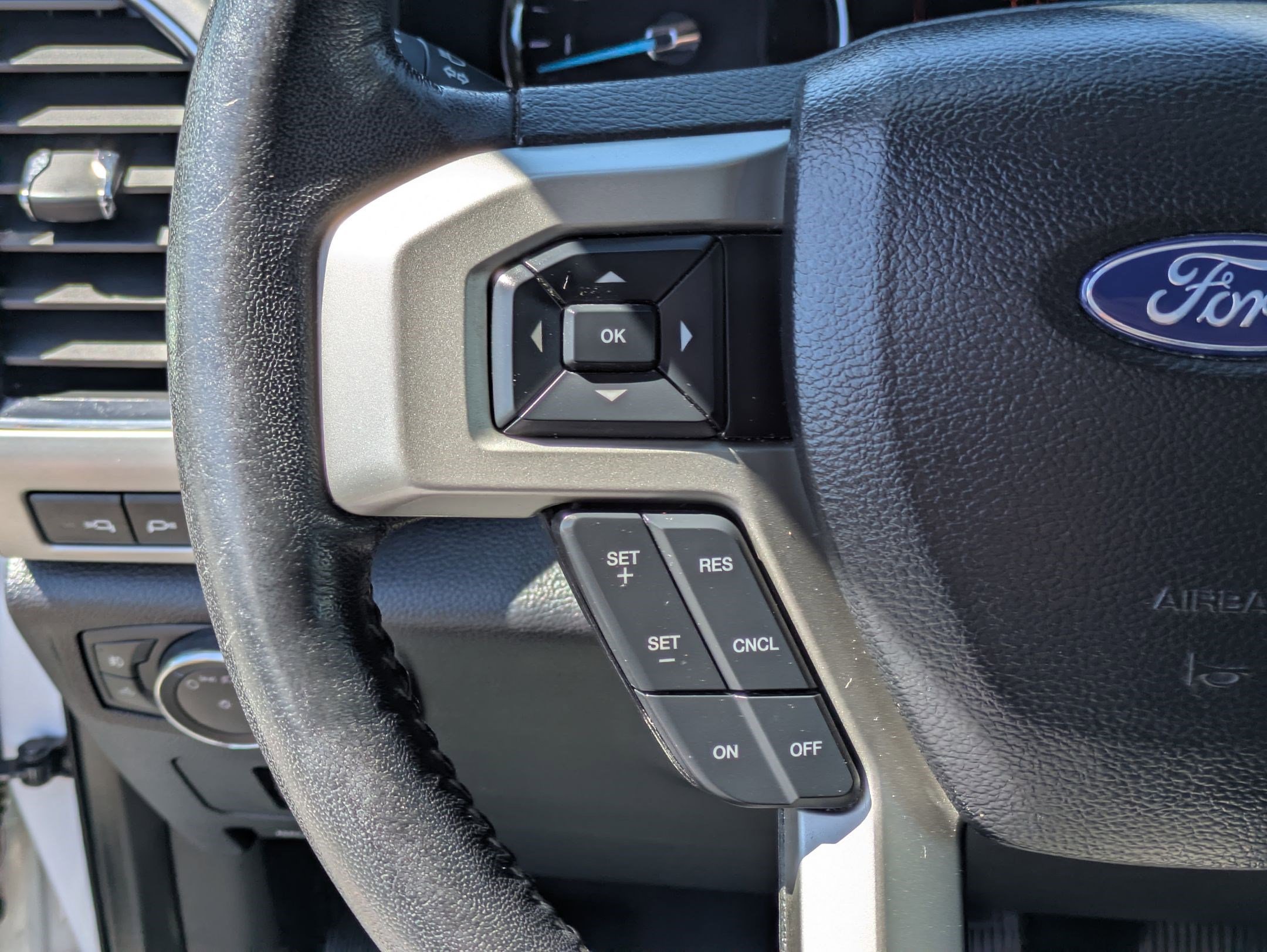 Used 2019 Ford F350 Lariat w/ Lariat Value Package AWD/4WD image 18