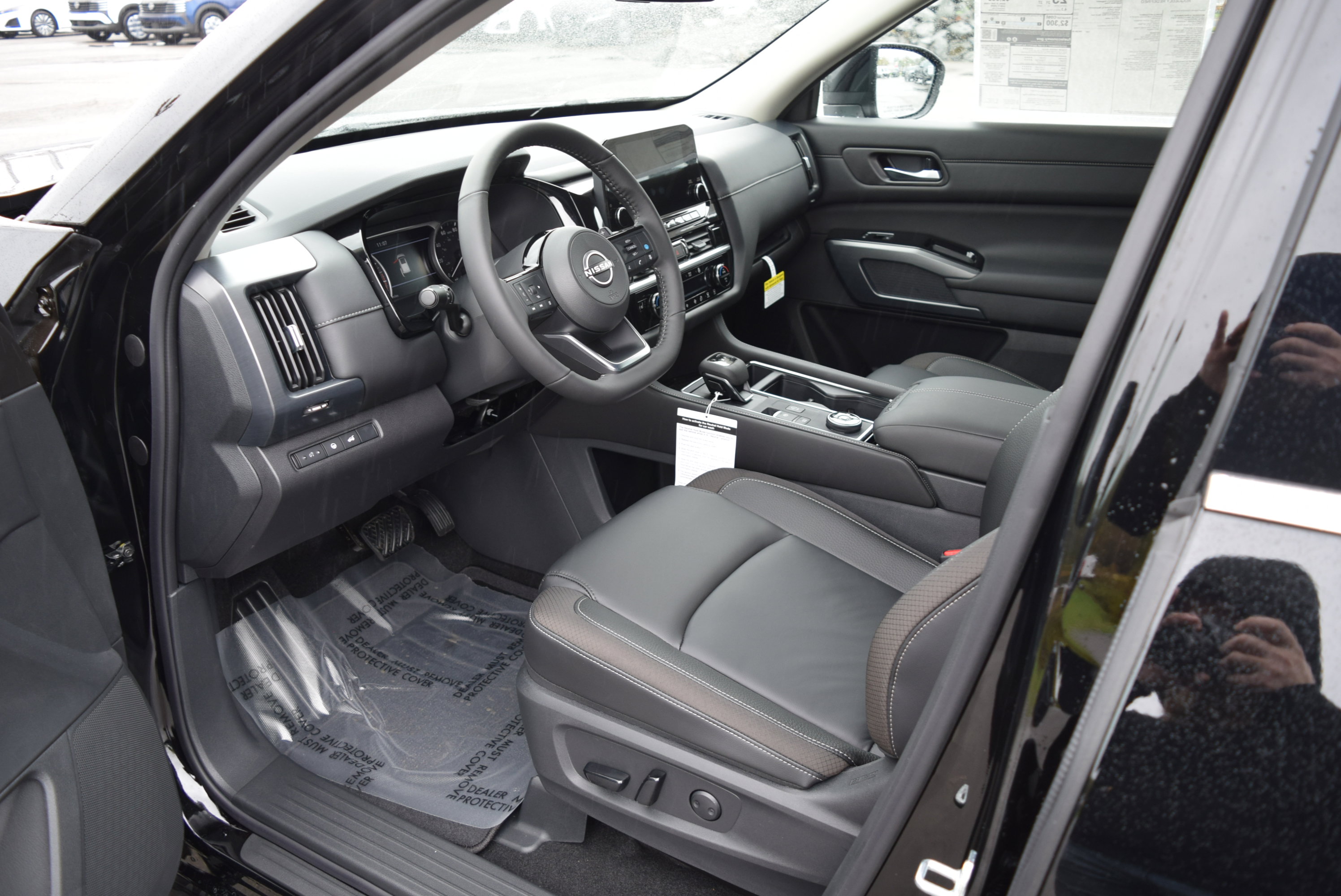 New 2025 Nissan Pathfinder SL image 13