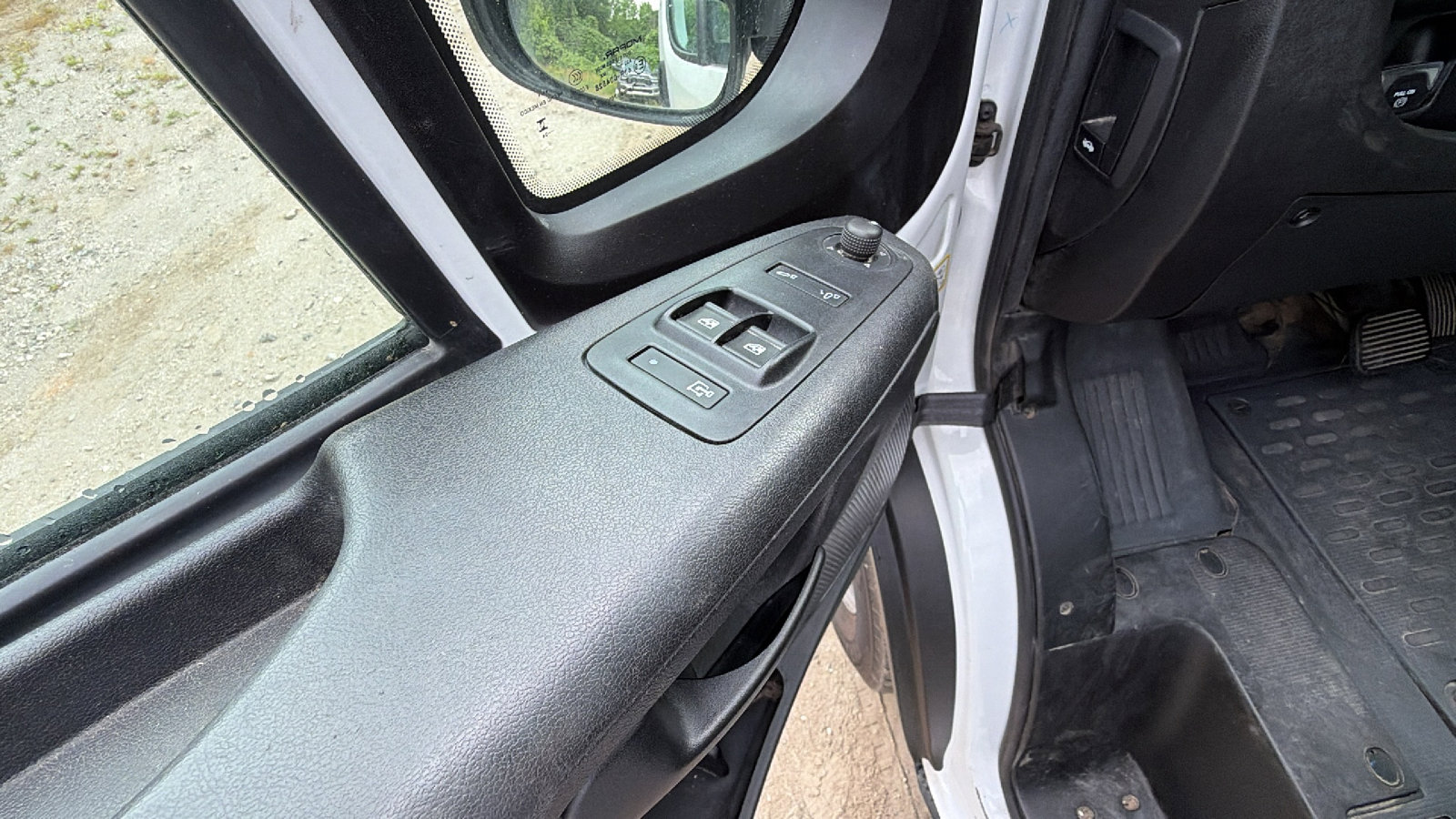 Used 2024 RAM ProMaster 2500 w/ Convenience Group FWD image 16