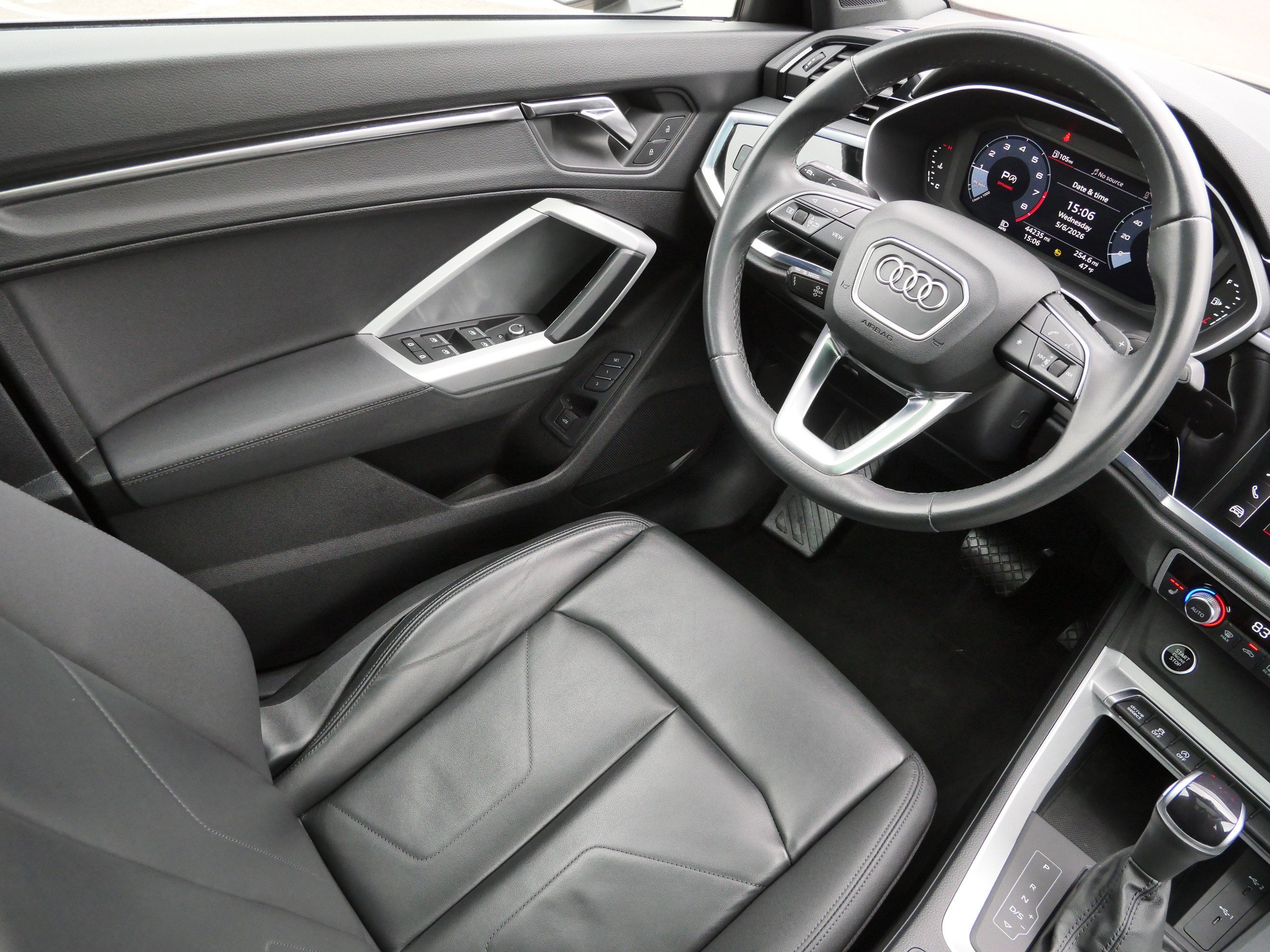 Used 2023 Audi Q3 2.0T Premium w/ Convenience Package AWD/4WD image 9