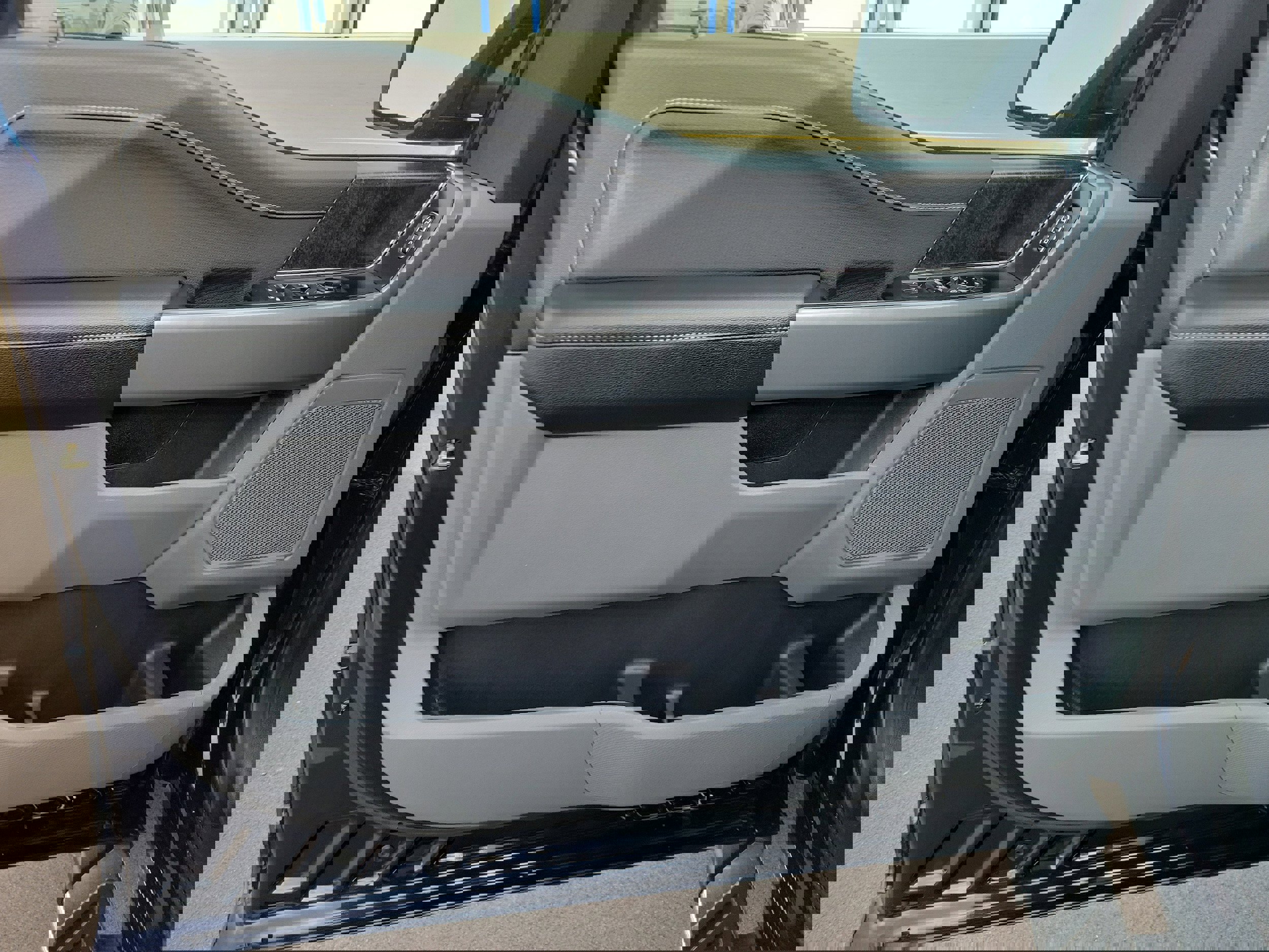 Used 2022 Ford F150 XLT w/ Equipment Group 302A High image 16