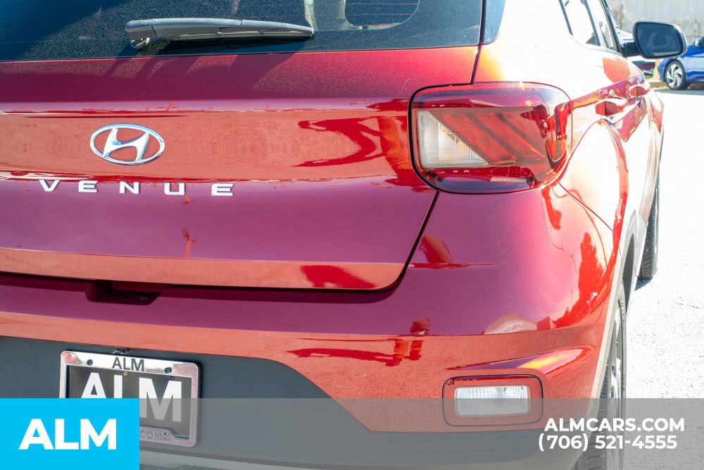 Used 2024 Hyundai Venue Limited FWD image 11