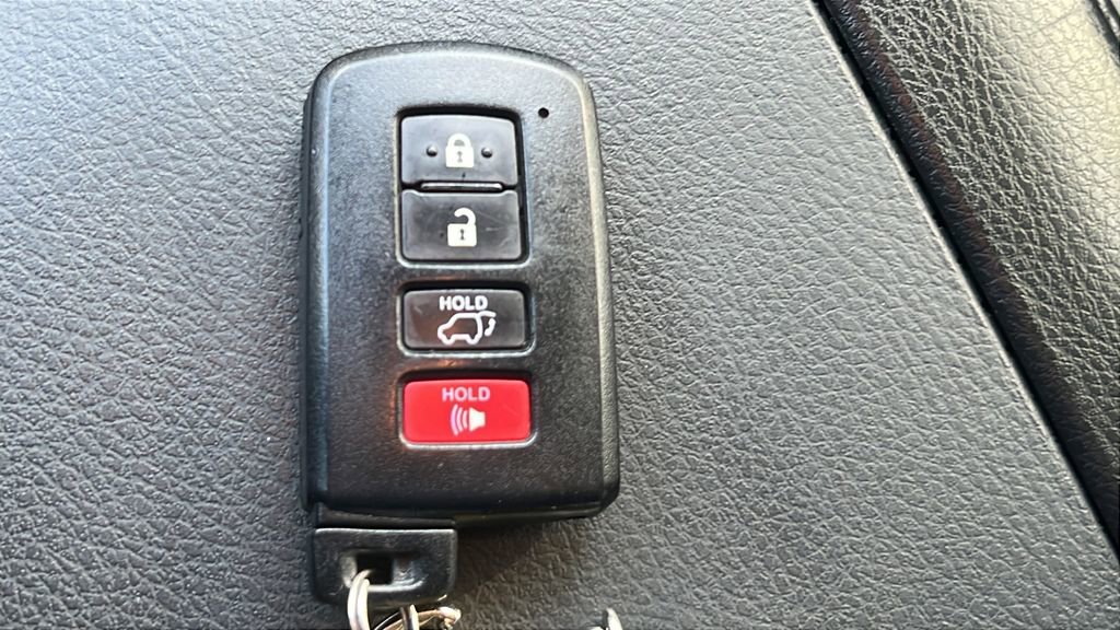 Used 2017 Toyota Highlander XLE AWD/4WD image 24