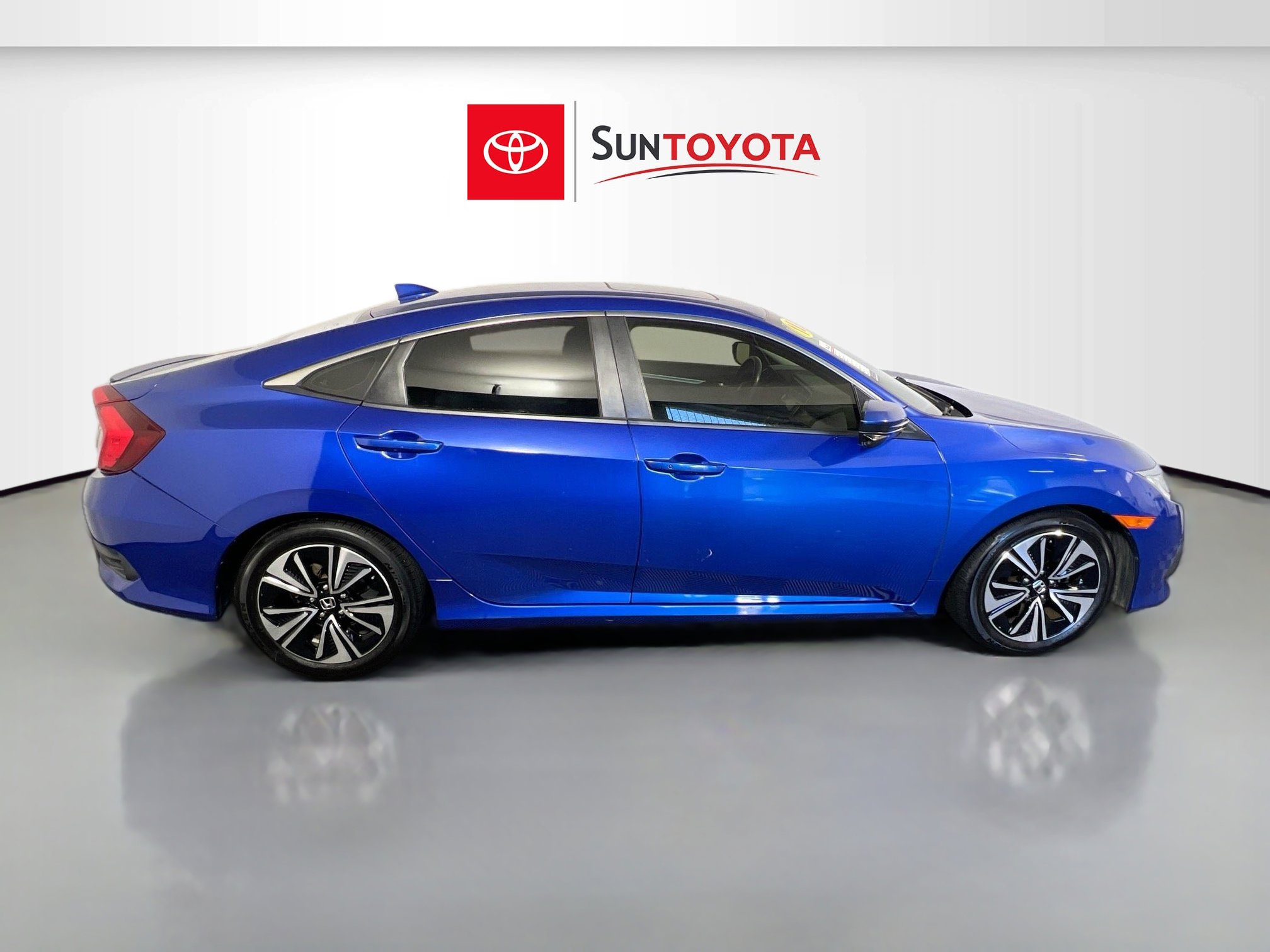 Used 2018 Honda Civic EX-T image 2