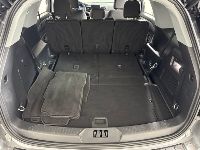 Used 2024 Ford Explorer XLT image 18