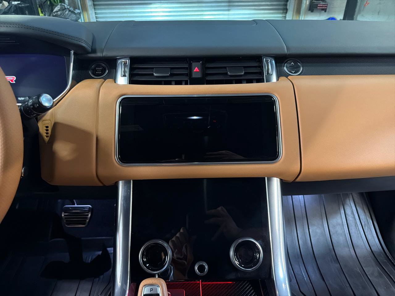 Used 2022 Land Rover Range Rover Sport SVR AWD/4WD image 24
