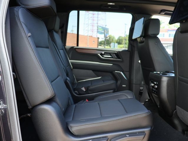 New 2026 GMC Yukon Elevation w/ Elevation Premium Package AWD/4WD image 12