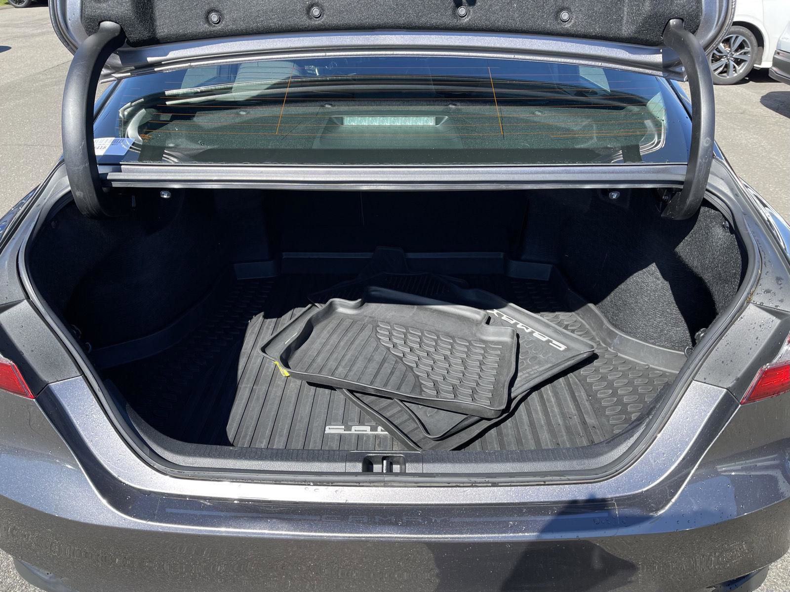Used 2019 Toyota Camry LE image 15
