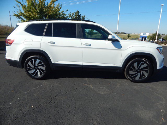 Used 2024 Volkswagen Atlas SE image 2