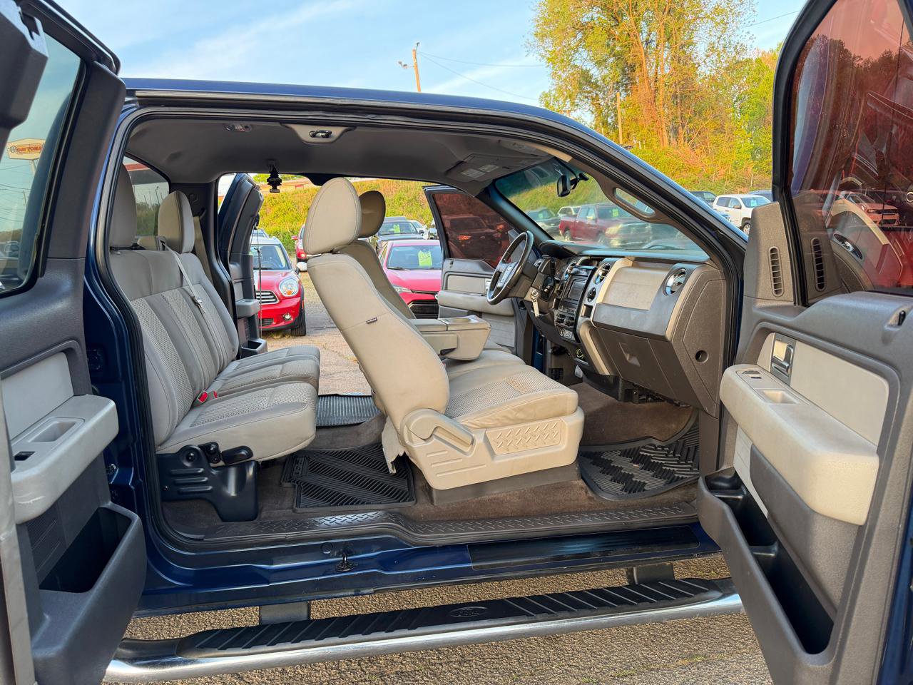 Used 2010 Ford F150 XLT image 14